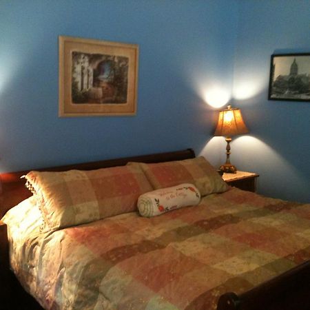 The Claremont House Bed & Breakfast Rome Room photo